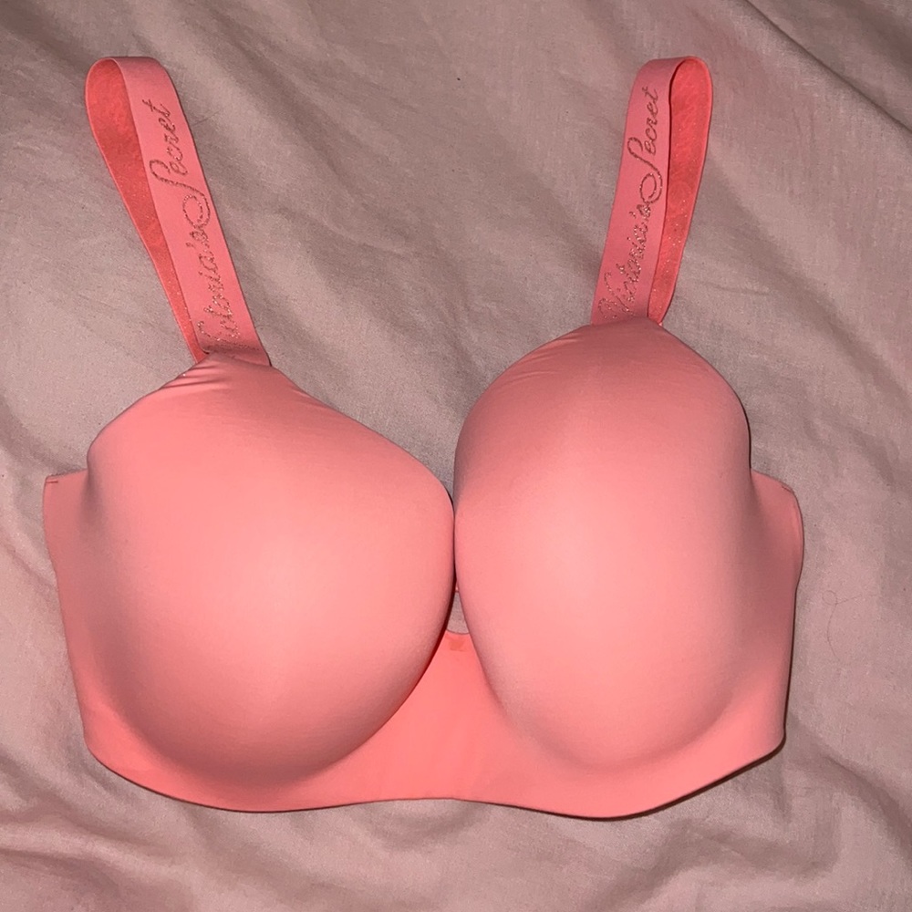 Victoria’s Secret t-shirt lightly lined wireless 36 DDD BRA. Color coral.